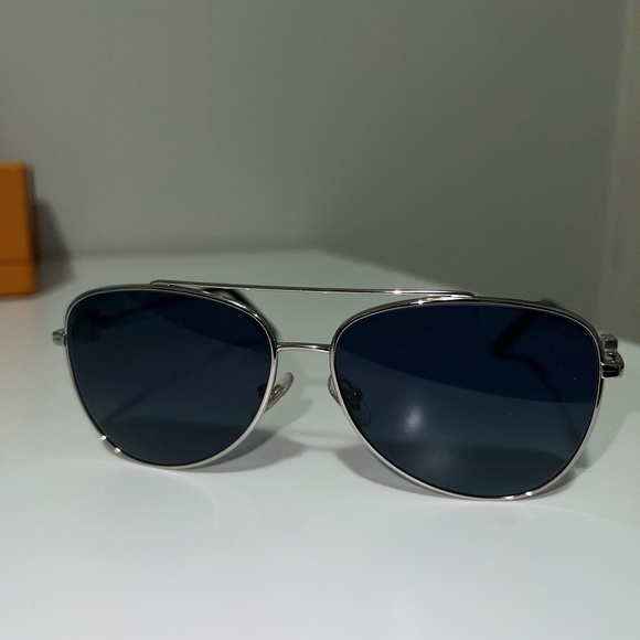 Tiffany and co sunglasses - Picture 3 of 3